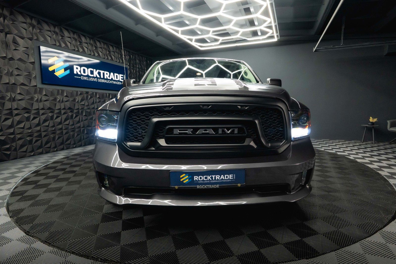 Fahrzeugabbildung Dodge RAM 5.7 V8 HEMI 4x4 Sport LARAMIE NightPaket 19%