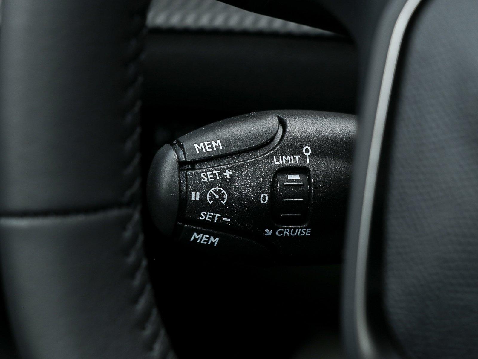 Peugeot 2008 ALLURE HYBRID 145 LED/Navi/PDC/SHZ/AUT/LM