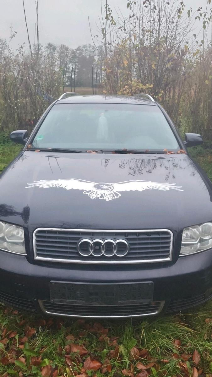 Audi A4 2004 — салон