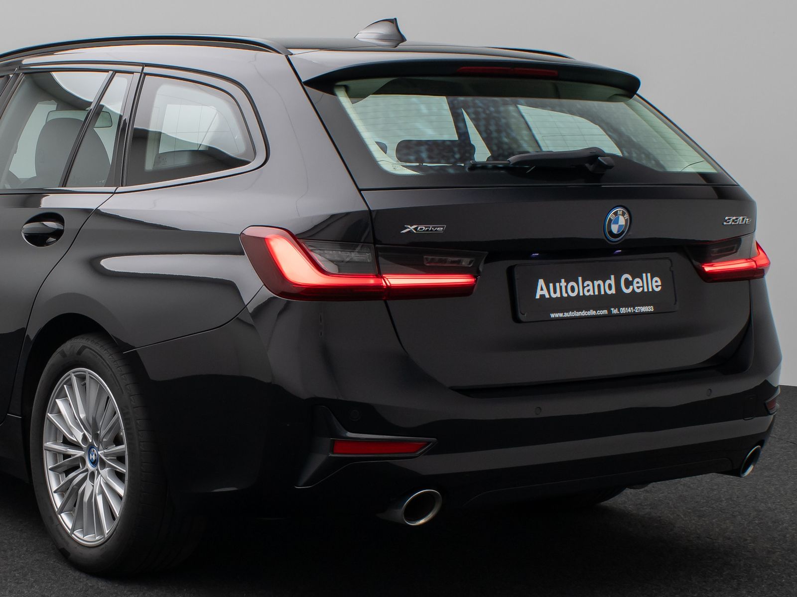 Fahrzeugabbildung BMW 330e xD SportLine Panorama Laser HUD DAB Komfort