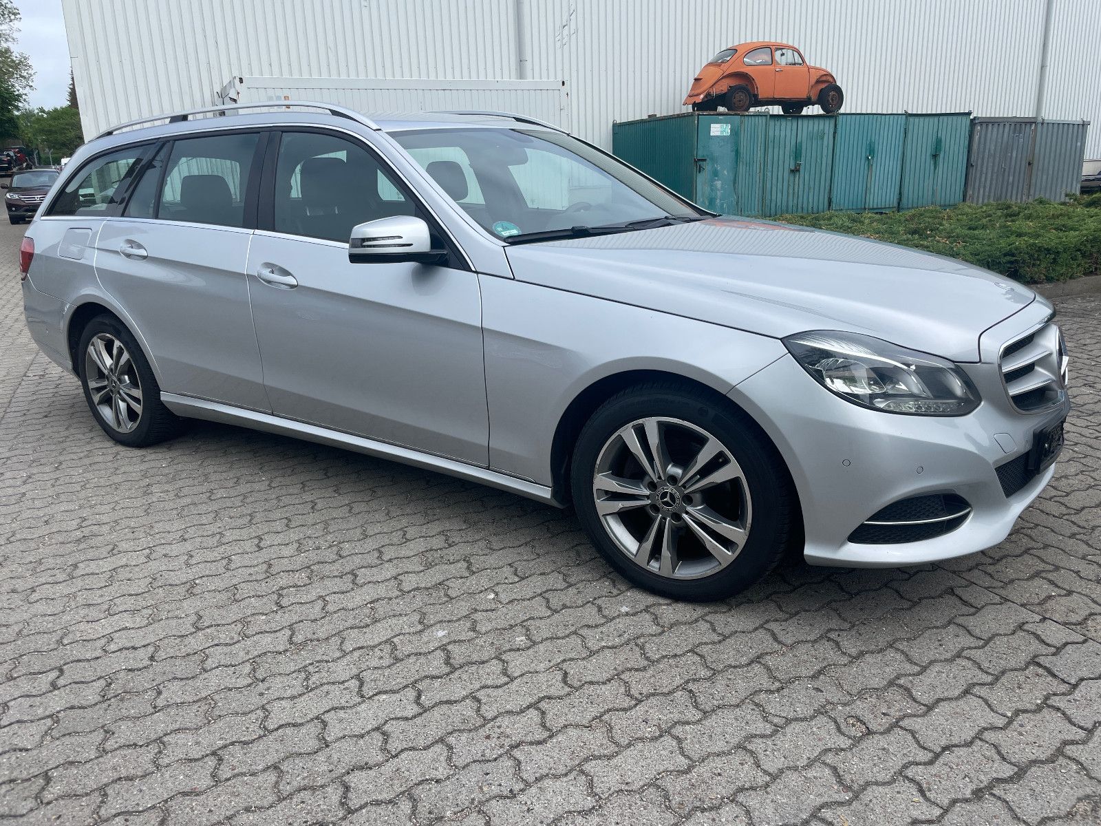 MERCEDES-BENZ E 200