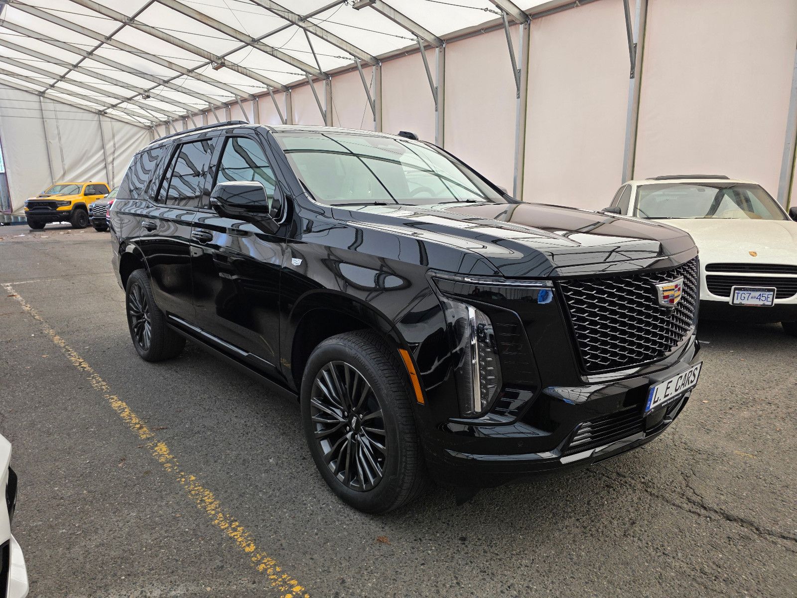 Fahrzeugabbildung Cadillac Escalade Sport Platinum T1: 129.000 EUR, Stock !
