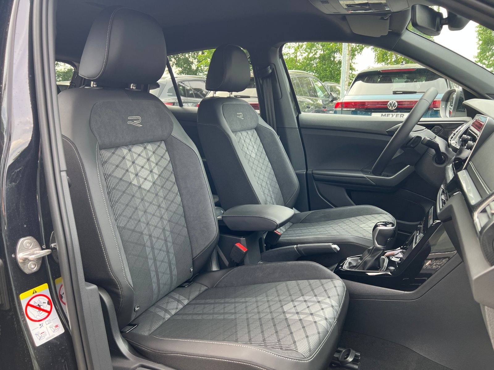 Fahrzeugabbildung Volkswagen T-Cross R-Line 1.5 TSI DSG *AHK, IQ.LIGHT, ACC,