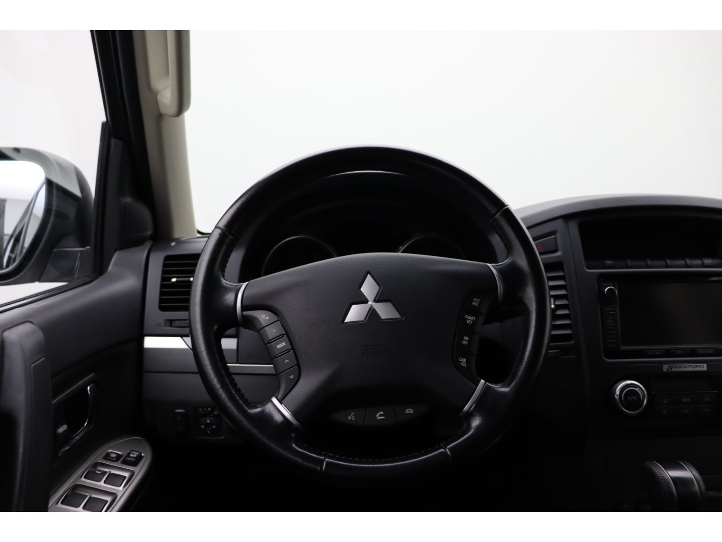 Fahrzeugabbildung Mitsubishi Pajero 3.2 DI-D Edition 30 7-Sitzer