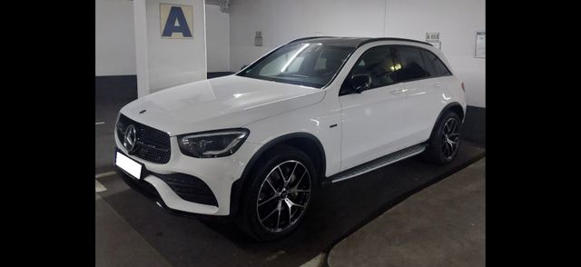MERCEDES-BENZ GLC 300 e AMG Line 4MATIC BURMESTER MULTIBIM