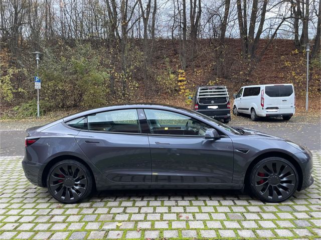 Tesla Model 3 Allradantrieb mit Dualmotor Performa...