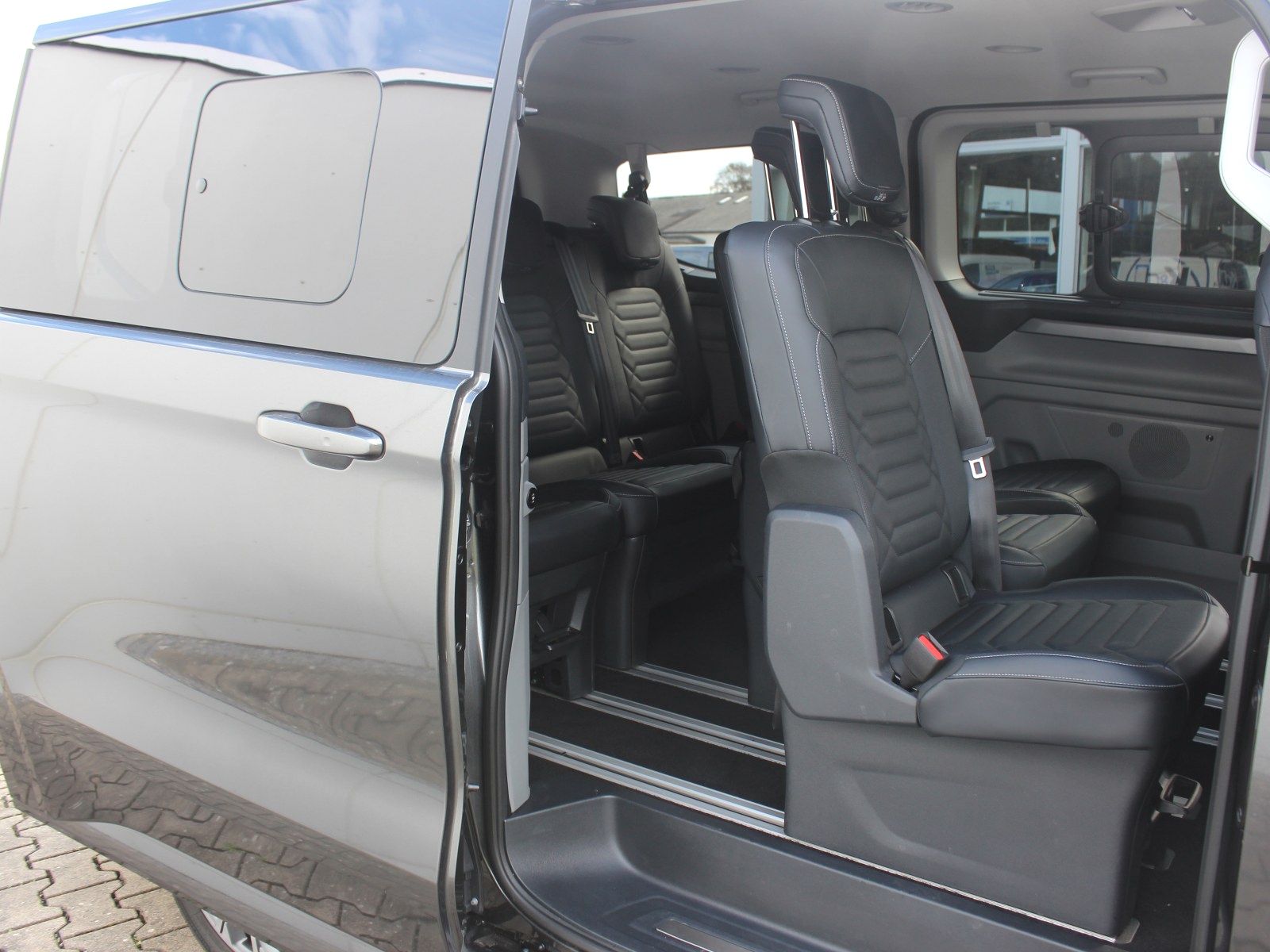 Fahrzeugabbildung Ford Tourneo Custom 320 L1 Tourneo Titanium X AWD