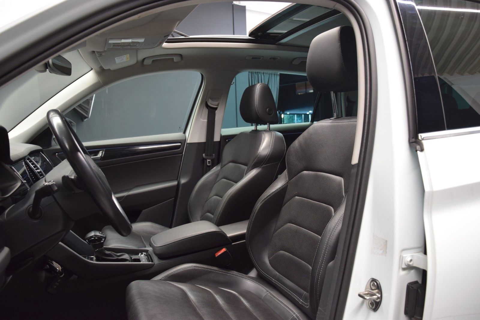 Fahrzeugabbildung SKODA Kodiaq Style 4x4 Pano LED Keyless Sitzbelüf. AHK