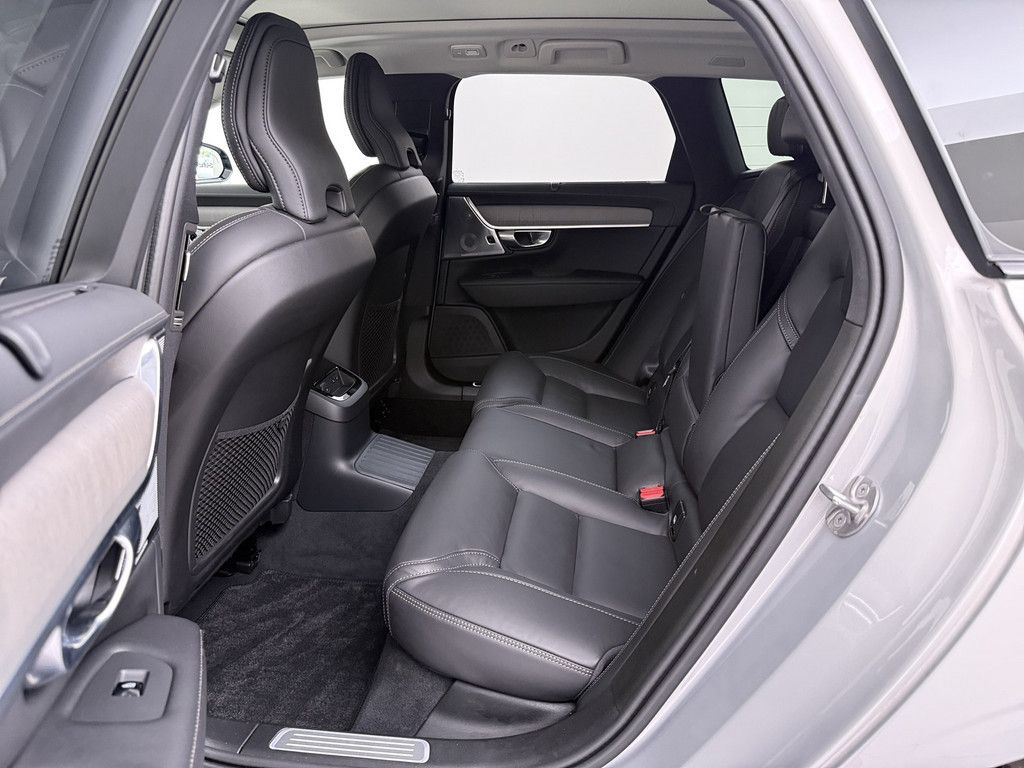Volvo V90 T8 AWD Recharge Plug-In Hybrid Ultra Dark foto 15