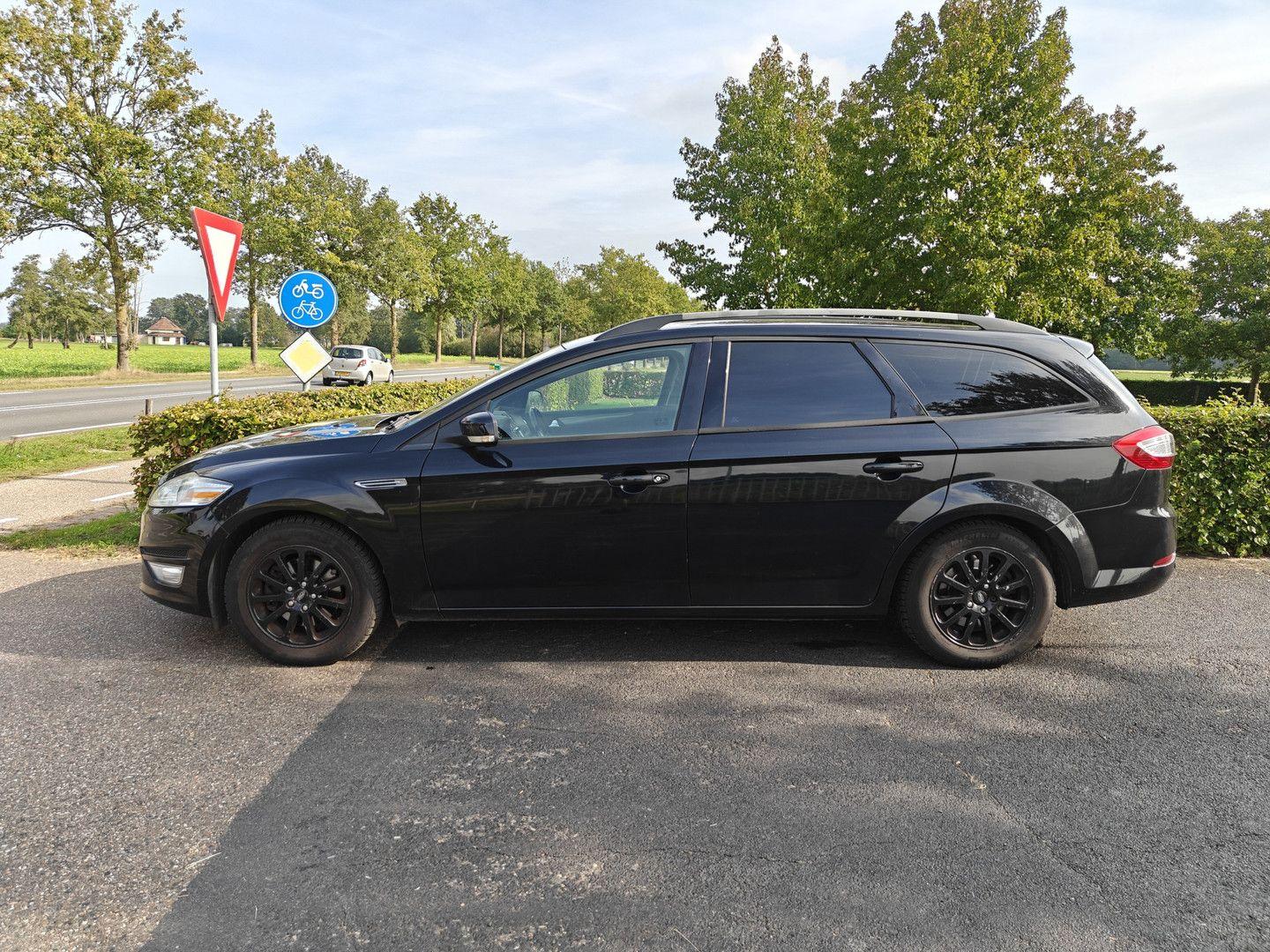 Ford Mondeo 2011 — photo 12
