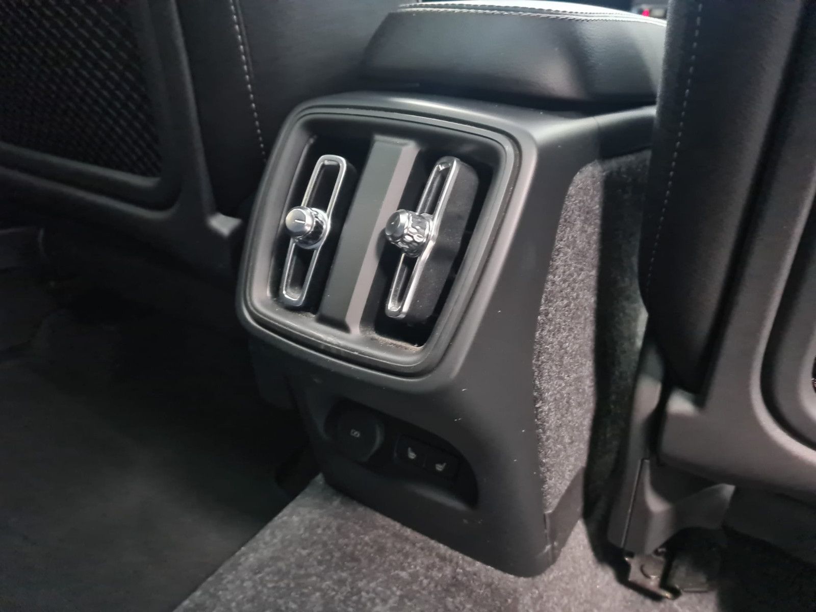 Fahrzeugabbildung Volvo XC40 Momentum AWD/LED/KLIMA/GARANTIE