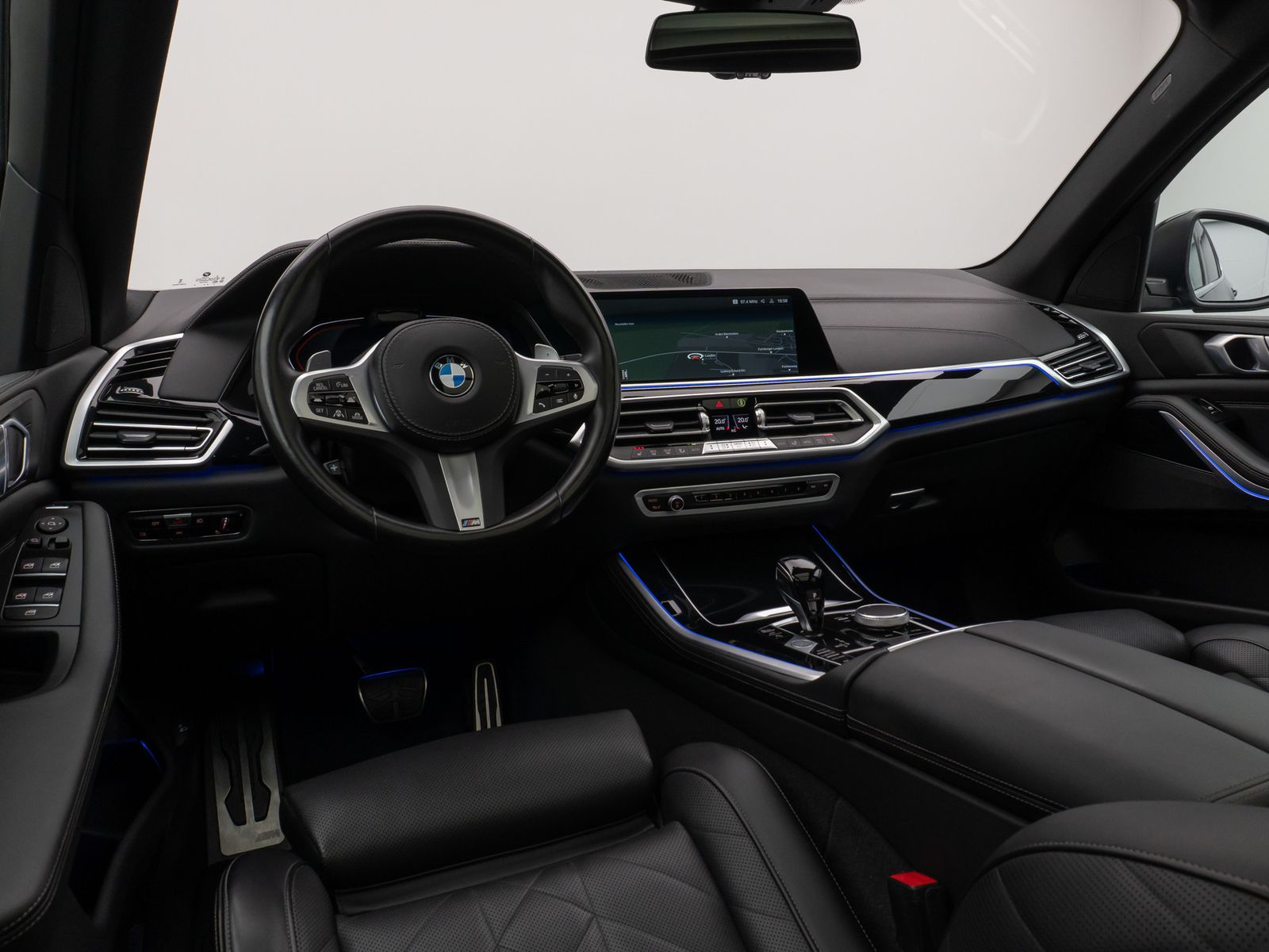 Fahrzeugabbildung BMW X5 xD30d M Sport Panorama 360°HUD HiFi Komfort