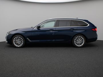 Fahrzeugabbildung BMW 520d xD Luxury Line Kamera HUD DAB HiFi DisplKey