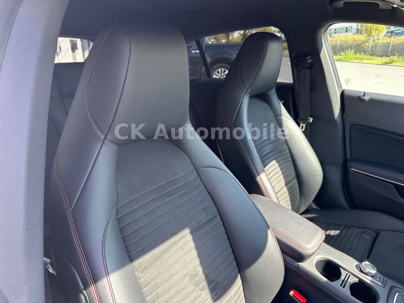 Fahrzeugabbildung Mercedes-Benz CLA 250 Shooting Brake AMG-Line/Navi/LED/ACC/Kam