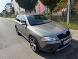 Skoda Octavia Combi 2.0 TDI PD DPF 4x4 Scout - Skoda Octavia aus 2008: Scout