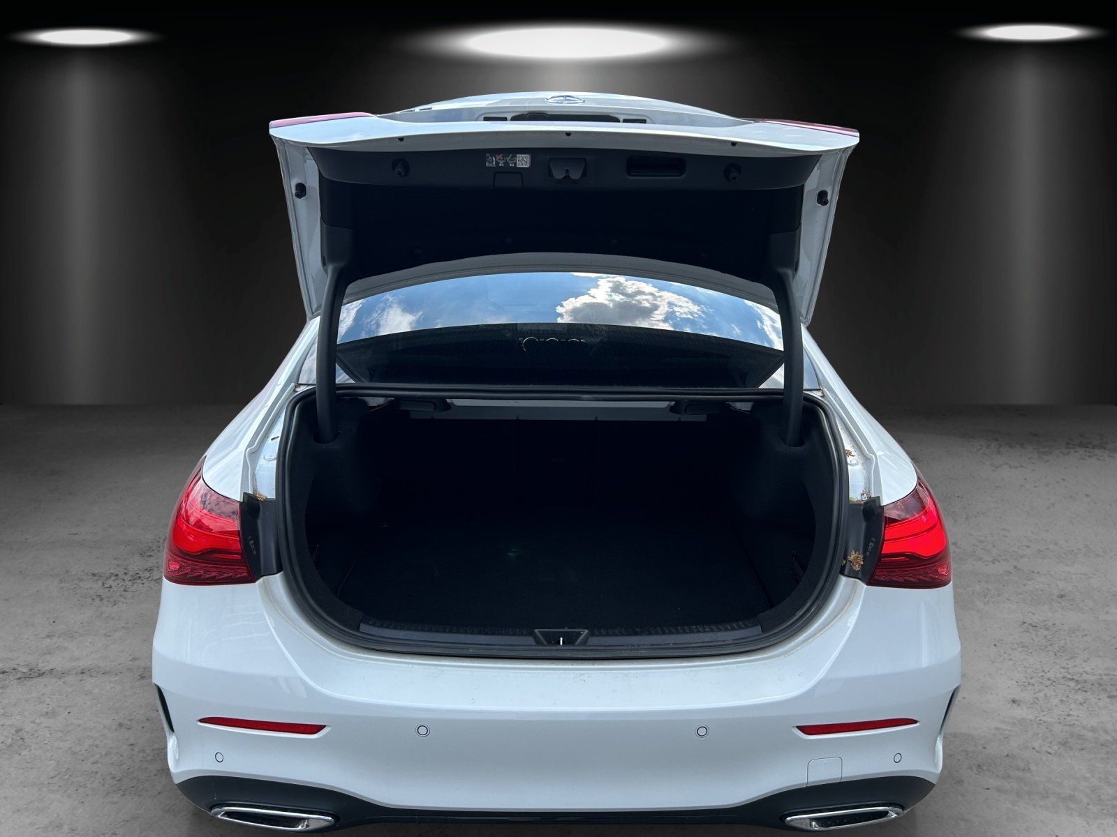 Fahrzeugabbildung Mercedes-Benz A 220 d Lim+AMG-Line+Burmester+PSD+DISTRONIC+19"