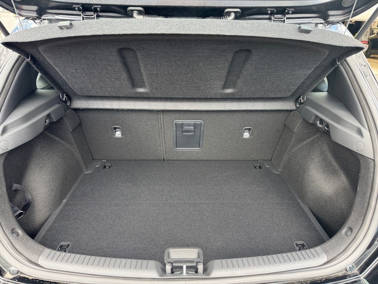 Fahrzeugabbildung Hyundai i30 TREND ACC Akustikglas Fernlichtass. Kam. LM