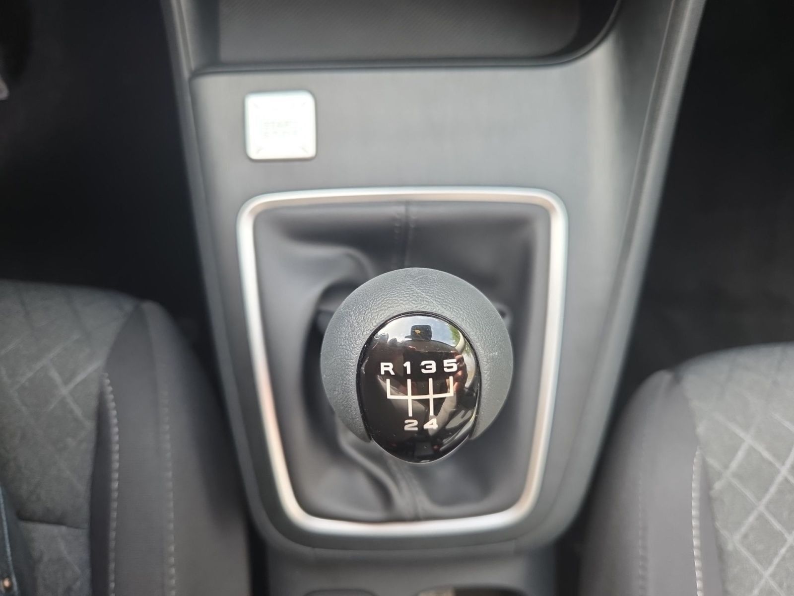 Fahrzeugabbildung MG ZS 1.5 116 PS Schalter Standard *NAVI*KLIMA*DAB*