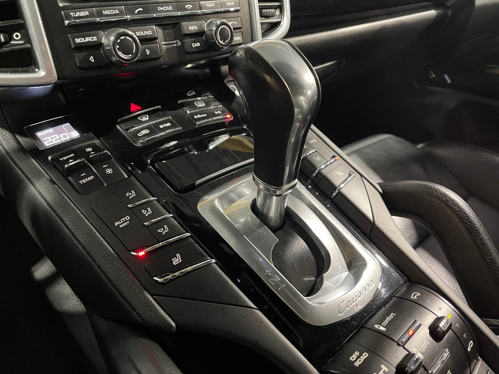 Fahrzeugabbildung Porsche Cayenne Diesel//PANORAMA//LED//21''//BOSE//LUFT