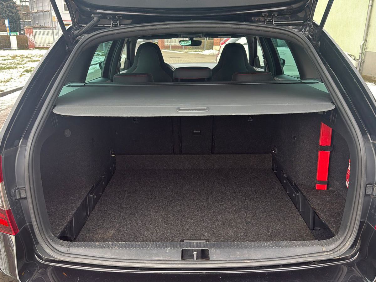 Fahrzeugabbildung SKODA Octavia Combi RS 245 / AHK/Unfallfrei