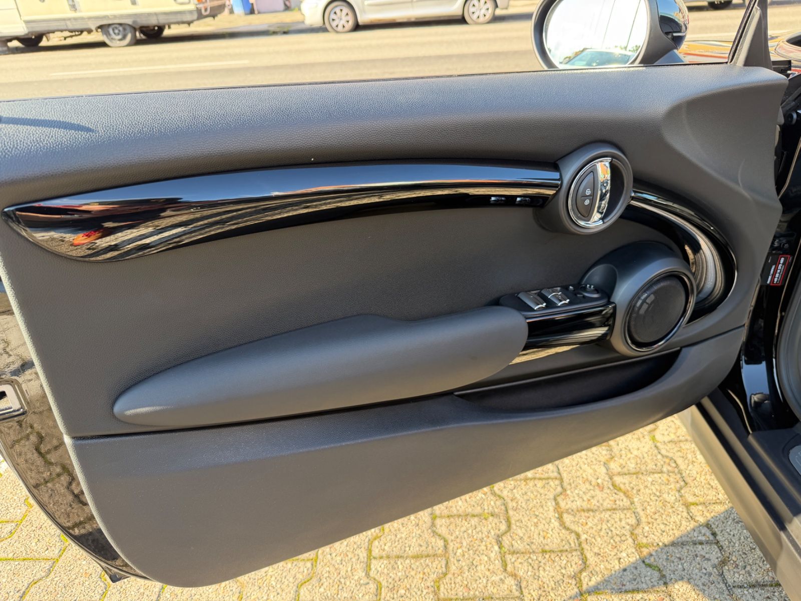 Fahrzeugabbildung MINI Cooper S Cabrio NAVI PDC LEDER H&K 1-HAND