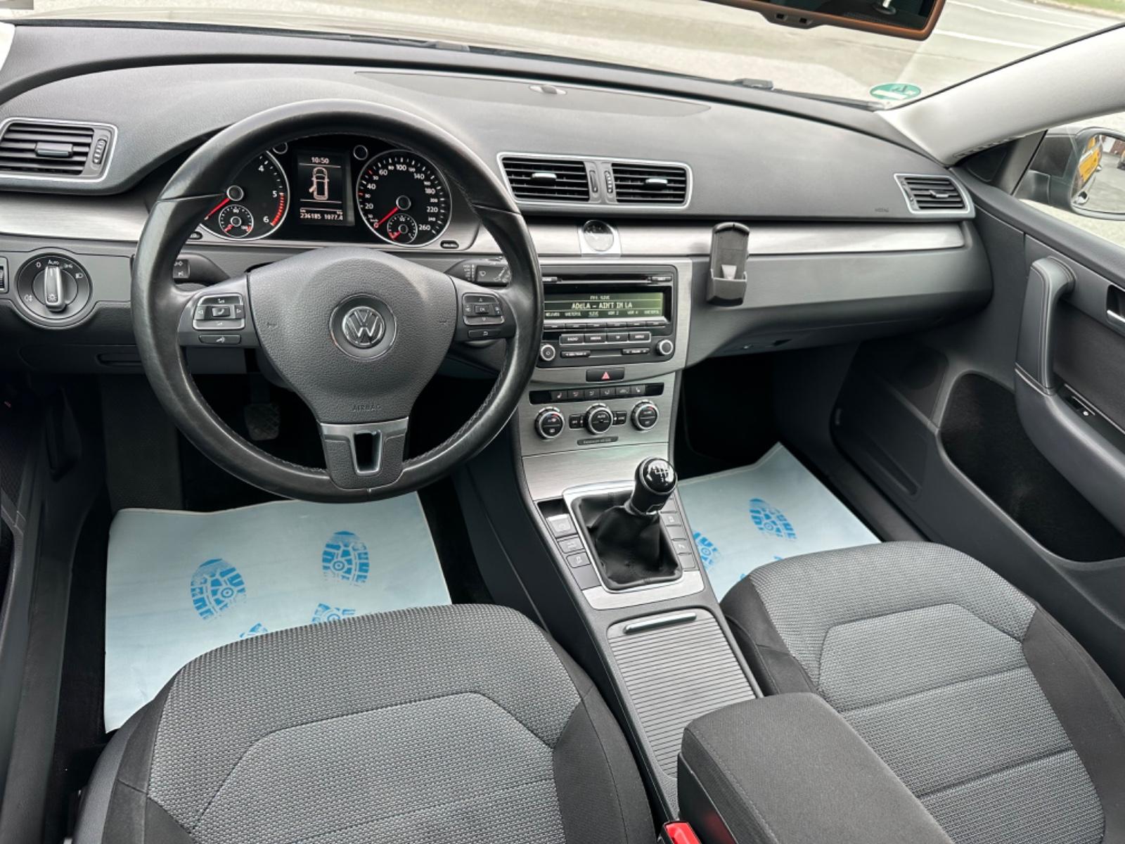 Volkswagen Passat 2012 — photo 17