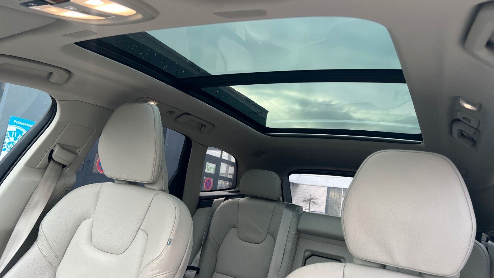 Fahrzeugabbildung Volvo XC60 B5 D Ultimate Dark AWD*360°*AHK*HUD*LUFT*