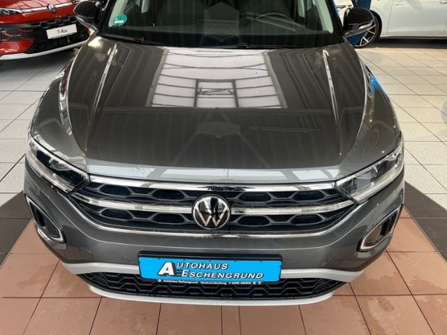 Fahrzeugabbildung Volkswagen T-ROC 1.5 TSI DSG STYLE GJR NAVI APP-CONNECT