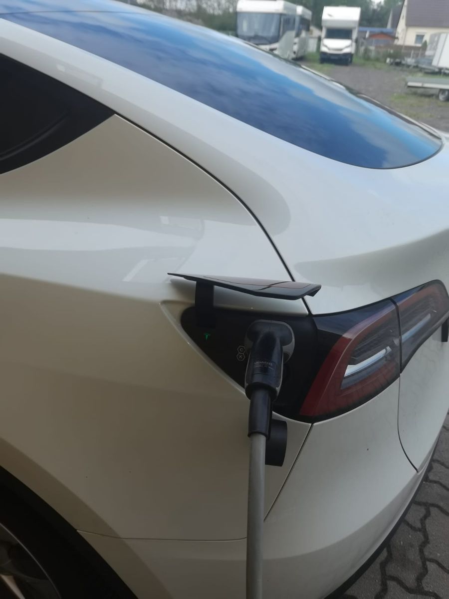 Fahrzeugabbildung Tesla Model Y Long Range AWD Modell 2023