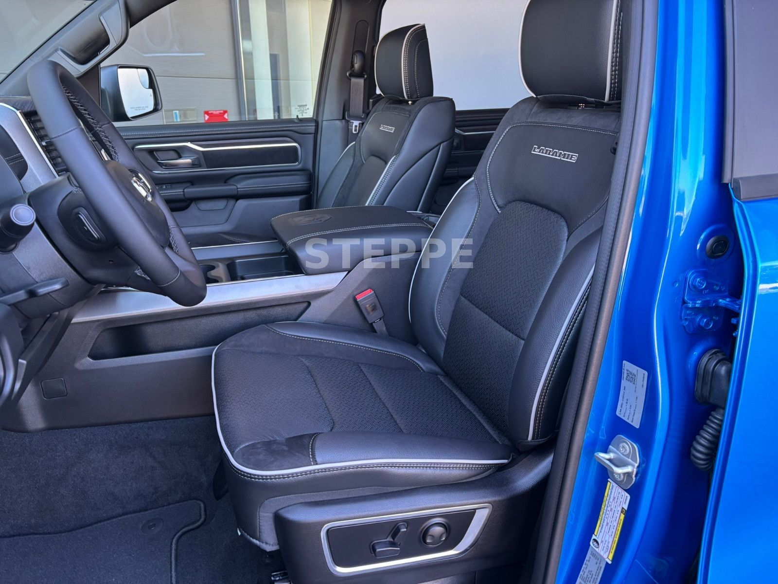 Dodge 2026 RAM 1500 5,7LV8 Night Safety Tech. AHK 22"