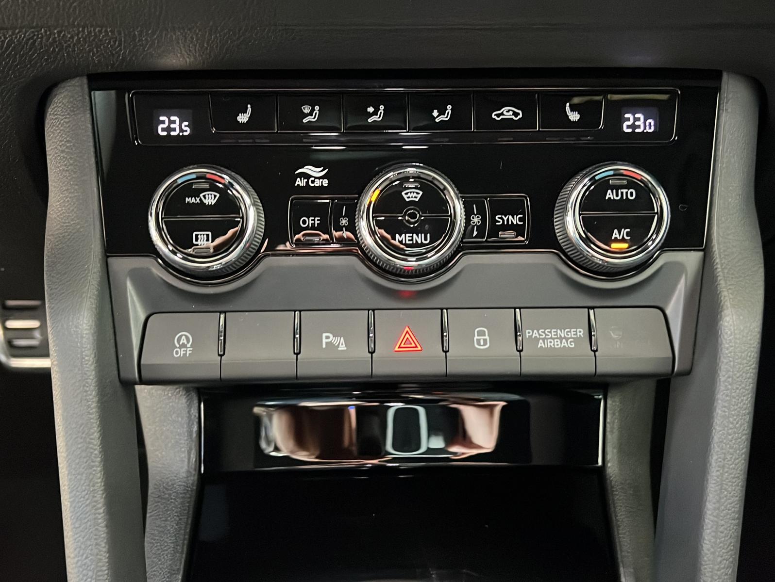 Skoda Karoq 1.5 TSI DSG Sportline*Kamera*ACC*DAB*KeyGo