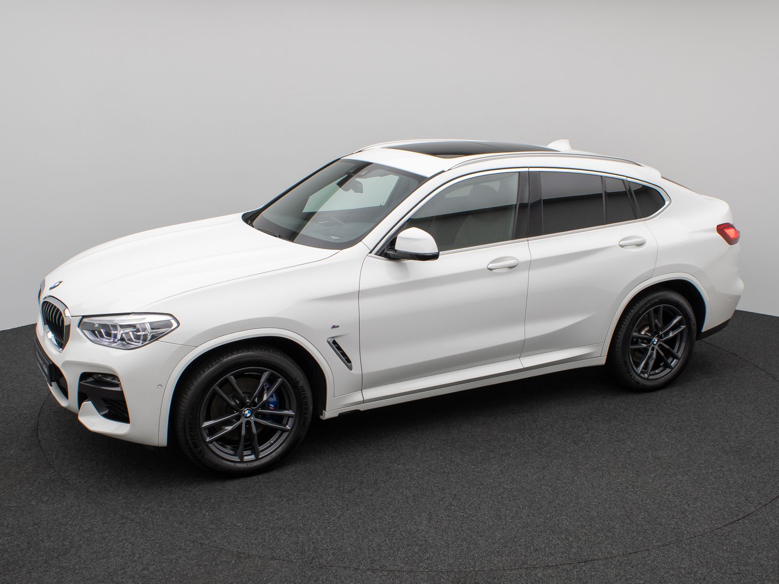 Fahrzeugabbildung BMW X4 xD30d M Sport Kamera Panoram HUD DAB HiFi AHK
