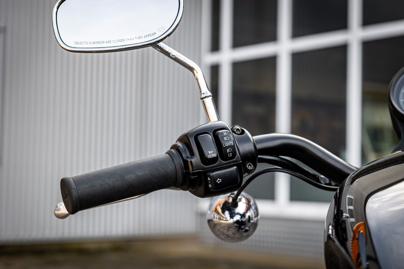 Fahrzeugabbildung Harley-Davidson XL883L SUPERLOW SPORTSTER - VIVID BLACK