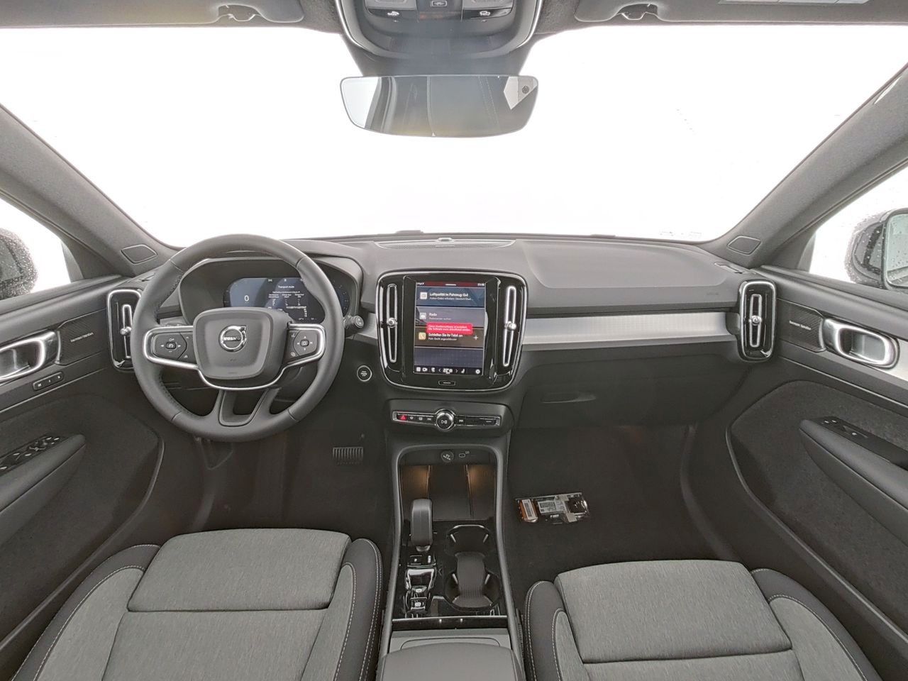 Fahrzeugabbildung Volvo XC 40 B3 Plus Black Edition | 360° | Panor.