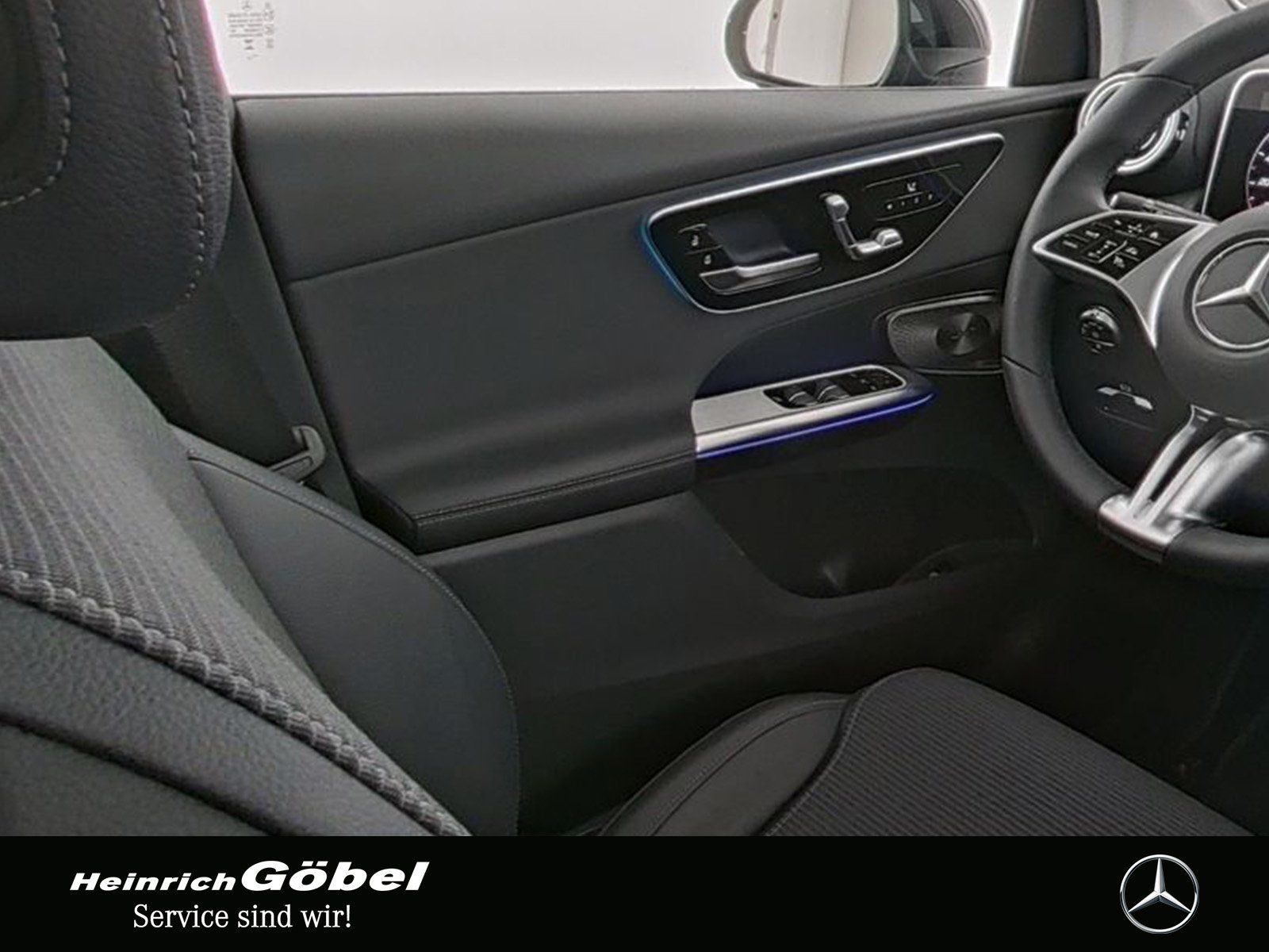 Fahrzeugabbildung Mercedes-Benz GLC 300 e 4M AVANTGARDE+FAHRASSI+DIGITAL+PANO