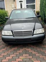 Mercedes-Benz C220 Oldtimer 30 Jahre sehr gepflegt - Mercedes-Benz C 220 mit Benzin-Antrieb