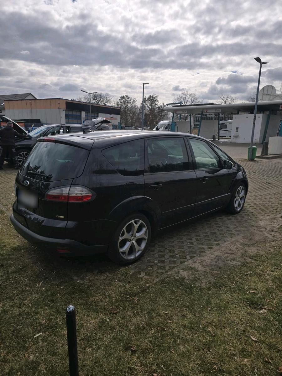 Ford S-MAX 2006 — rear view