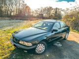 BMW 520i, Limousine, TÜV 10.27, grünmetall... - BMW 520 aus 1998: 520i