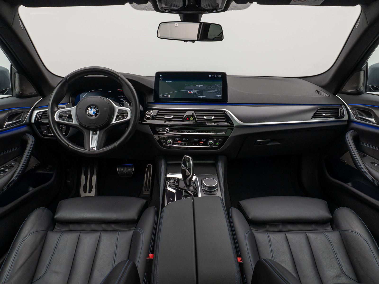 Fahrzeugabbildung BMW 540i xD M Sport Panorama DAB H/K DispKey 19Zoll