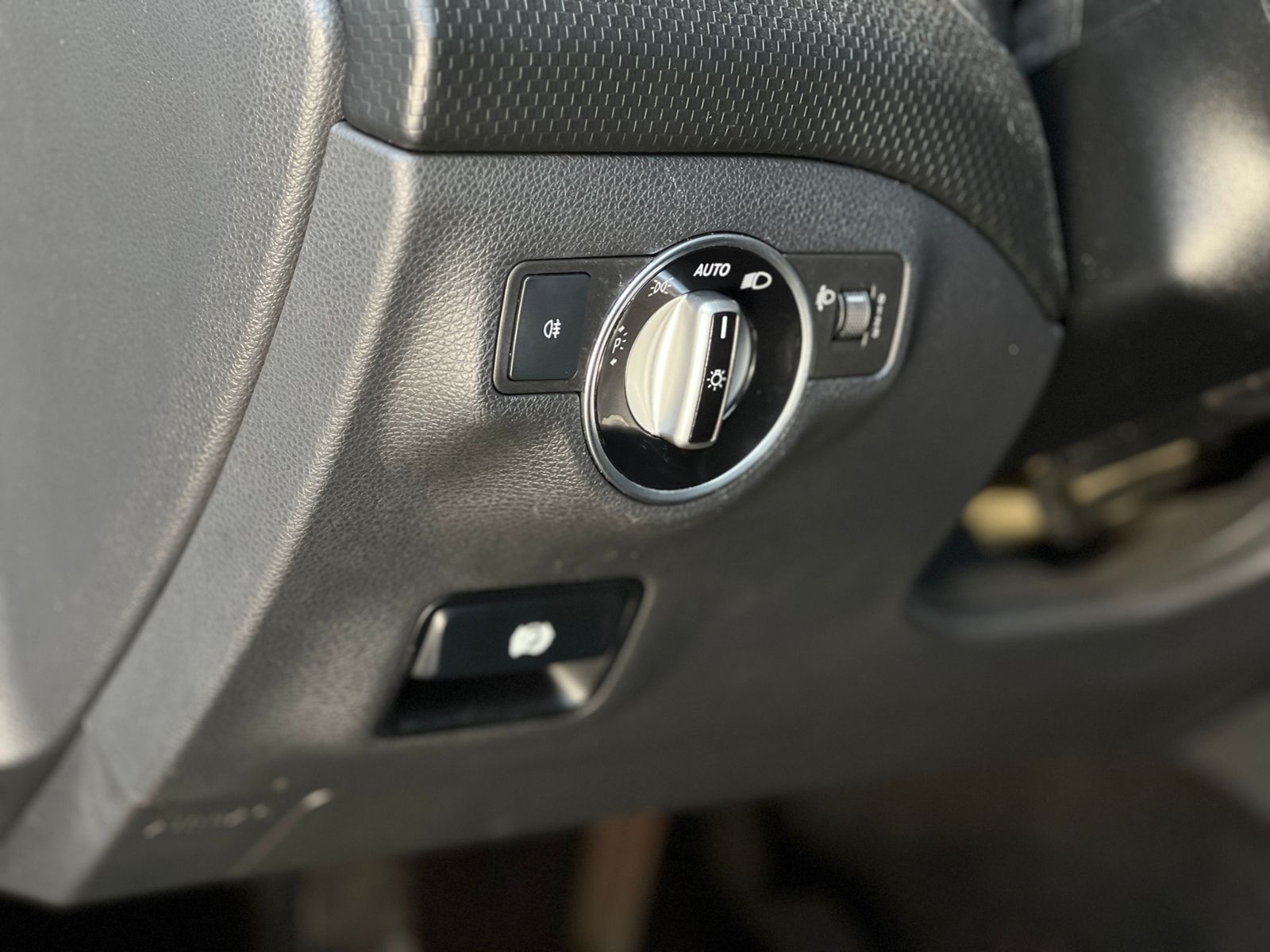 Fahrzeugabbildung Mercedes-Benz A 180 BlueEfficiency KLIMA NAV PDC SHZ ALU