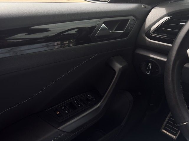 Fahrzeugabbildung Volkswagen T-Roc R-Line 2.0 TDI 110 kW *AHK*