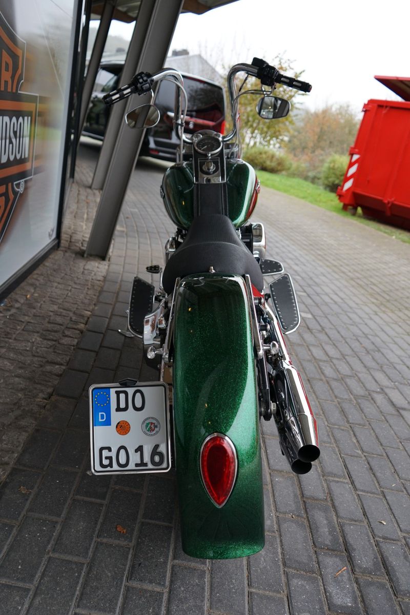 Fahrzeugabbildung Harley-Davidson Softail Deluxe im Chicano Style