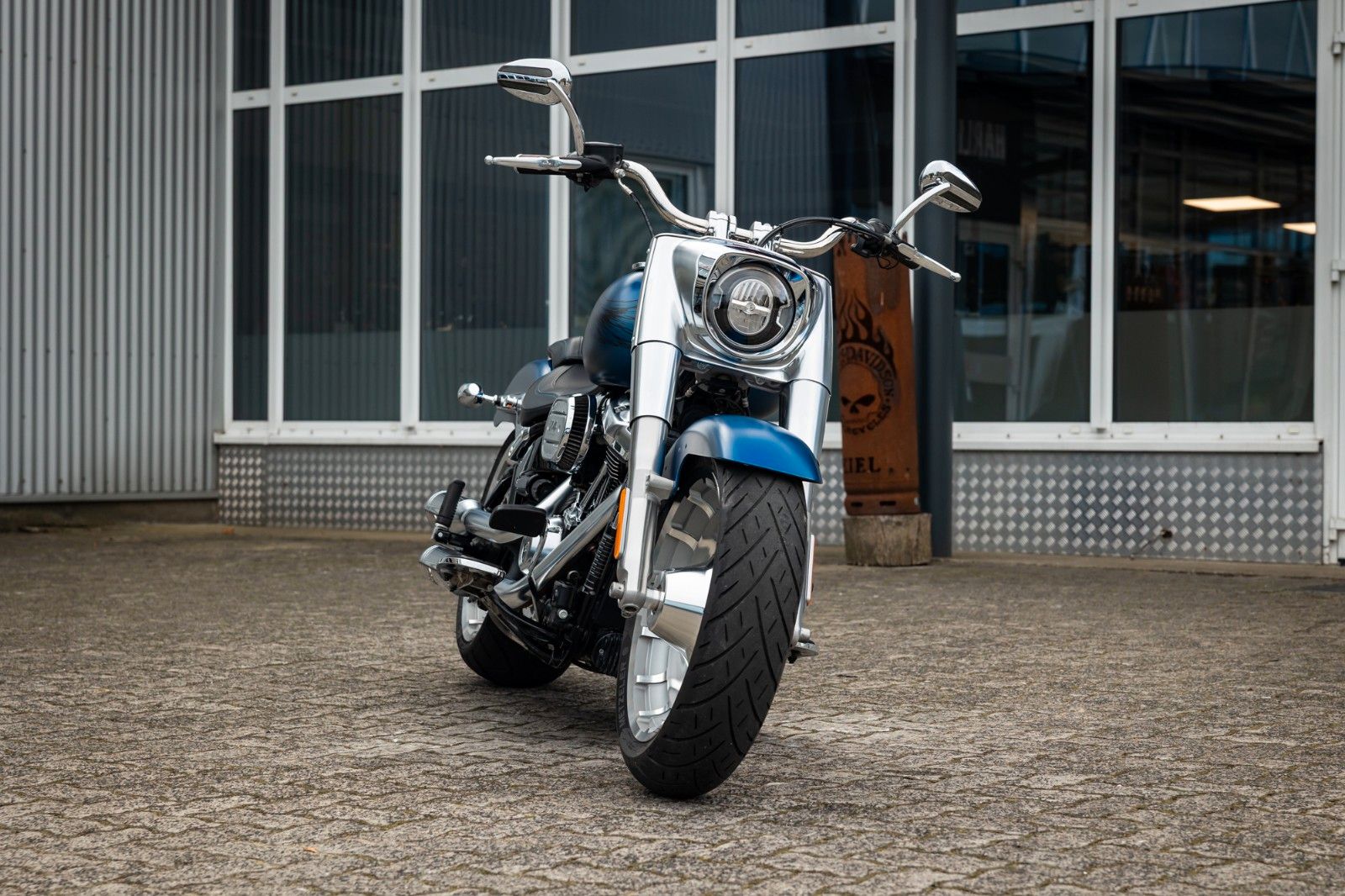 Fahrzeugabbildung Harley-Davidson FLFBS FAT BOY SOFTAIL 114 CUI ANV. JEKILL&HYDE