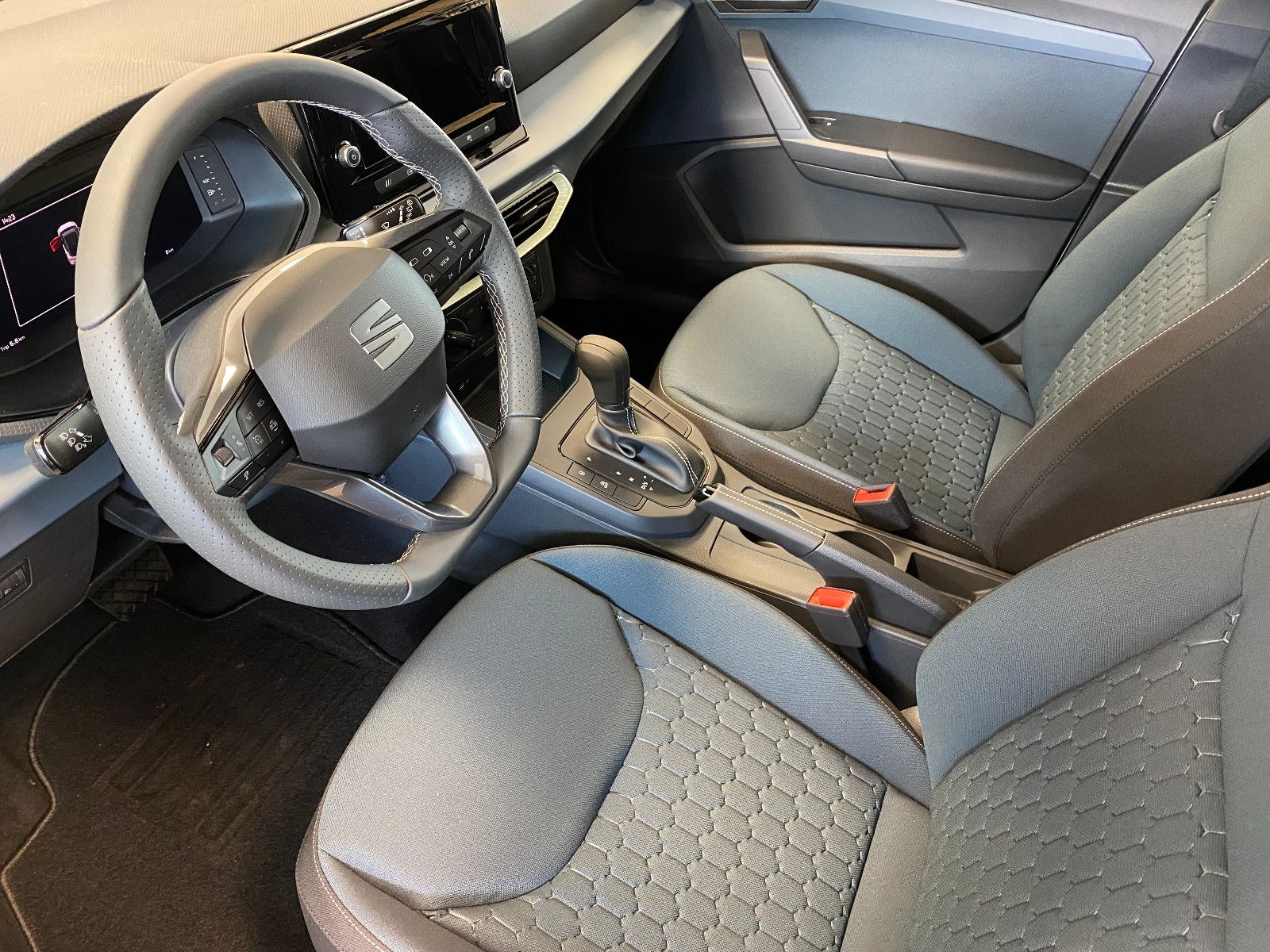 Fahrzeugabbildung SEAT Arona 1.0 TSI  NEW Style *SHZ *AHZV Vorber.