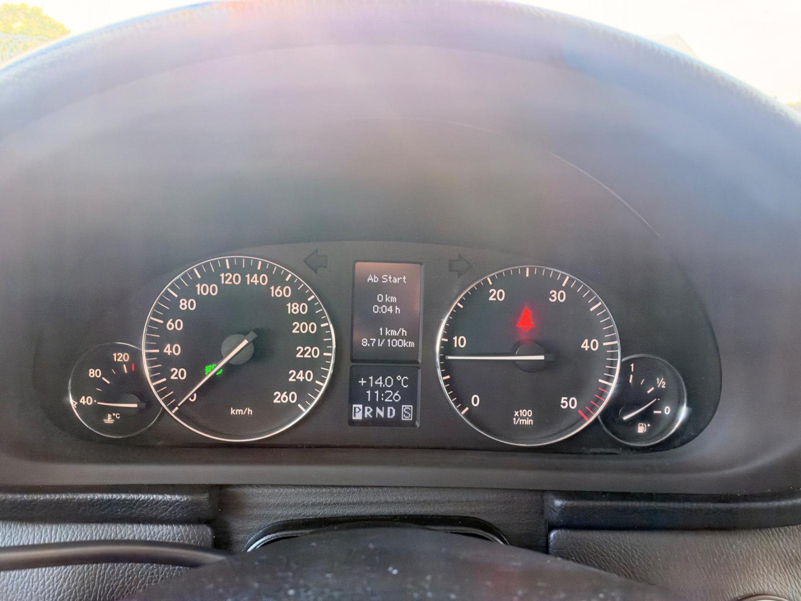 Mercedes-Benz C220 2005 — photo 17