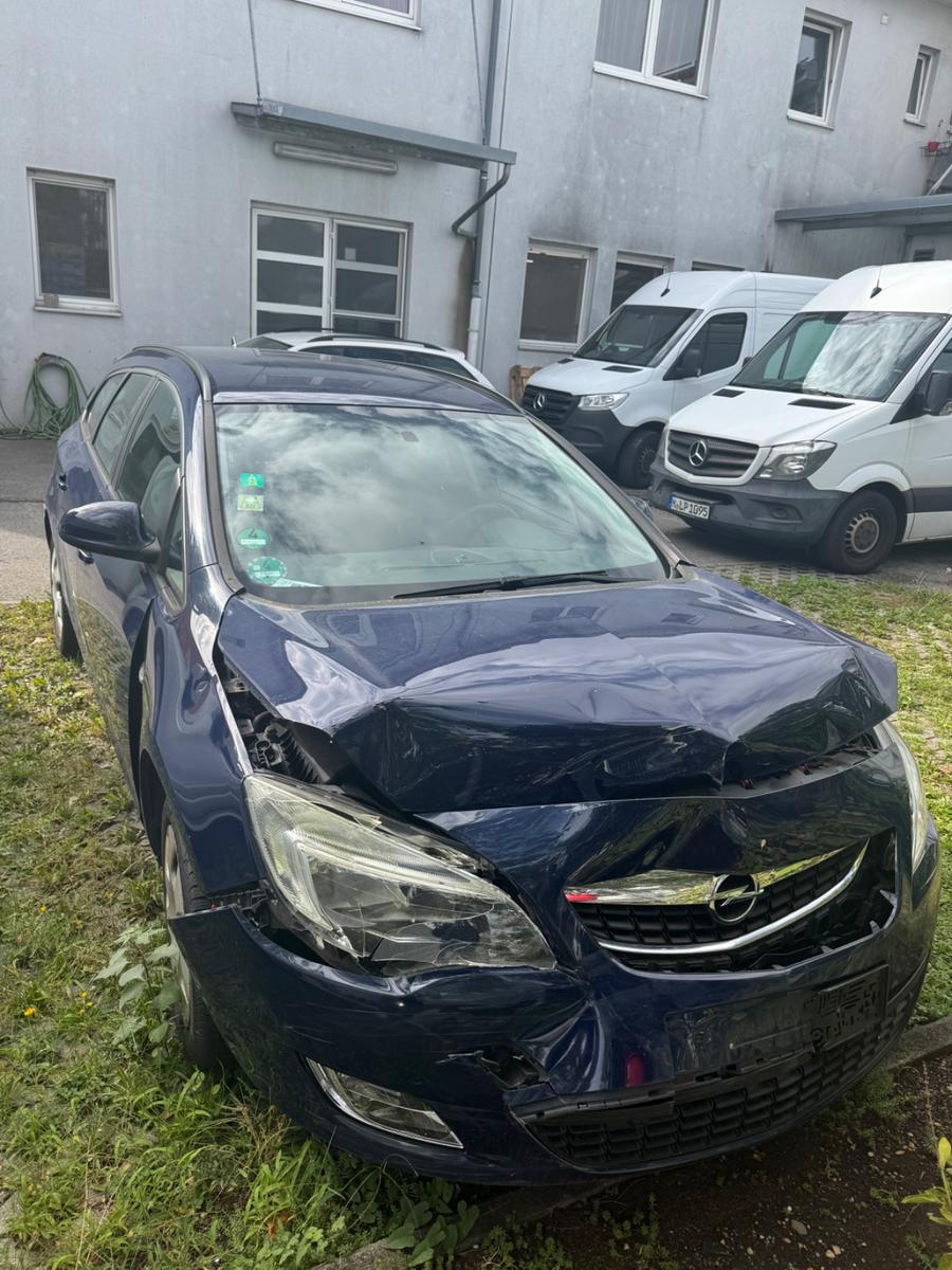 Opel Astra 2012 — двигун 1.686 cm³, 110 HP (81kW)