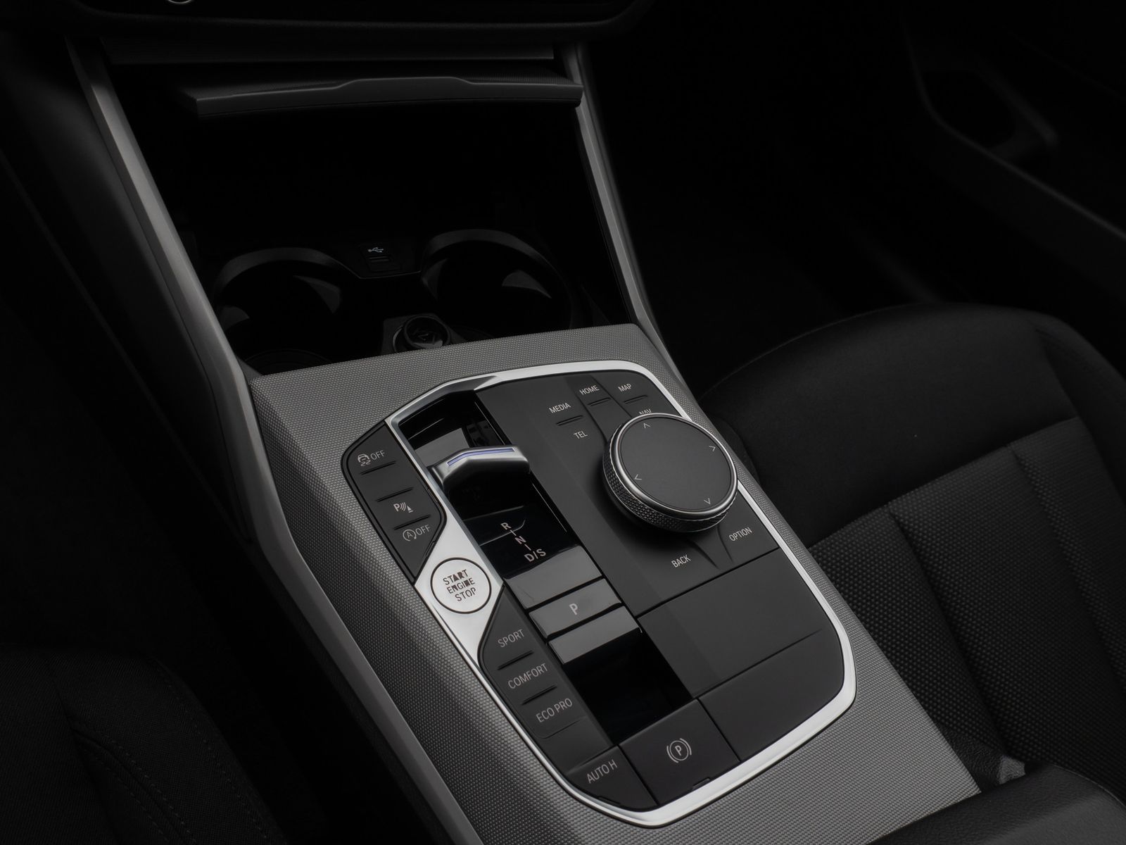 Fahrzeugabbildung BMW 330i xD DAB HUD CockPitPro PDCFernlichtassist