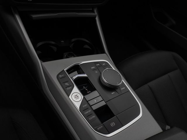 BMW 330, 2022 — 23