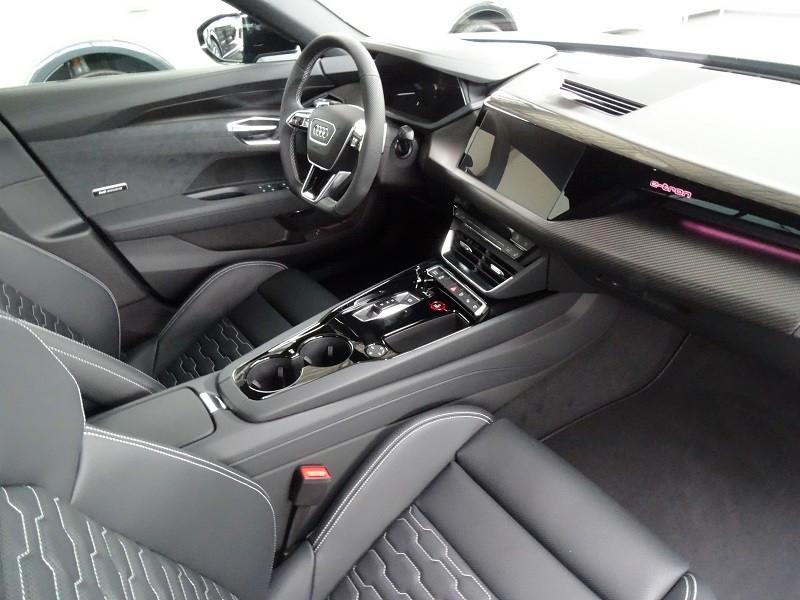 Audi e-tron GT 350 quattro / Audi exclusive