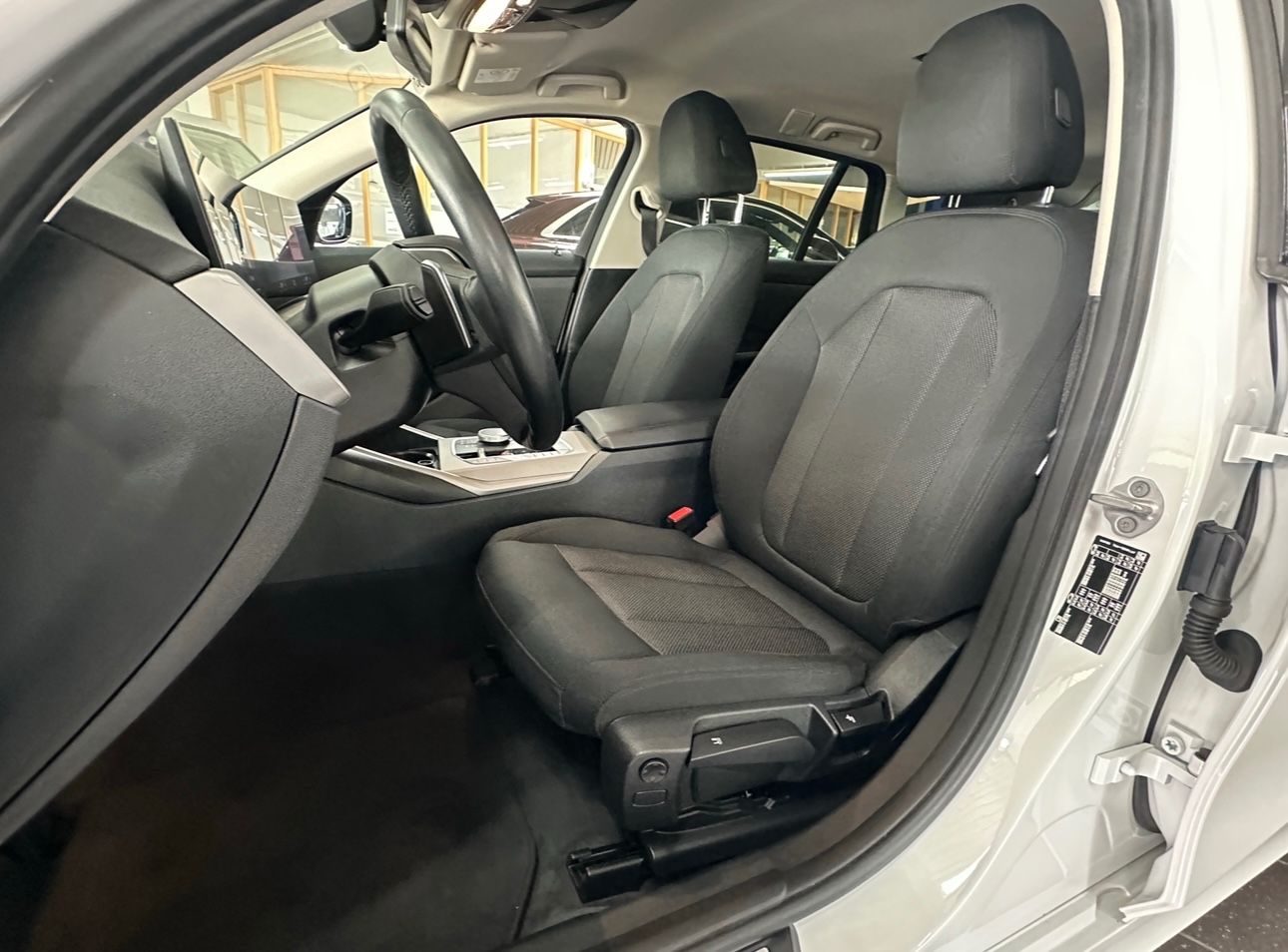 BMW 318d Touring Wenig km + Park Assist + DA Assist foto 22